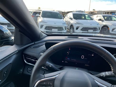 Used 2025 Buick Envista Sport Touring image 35