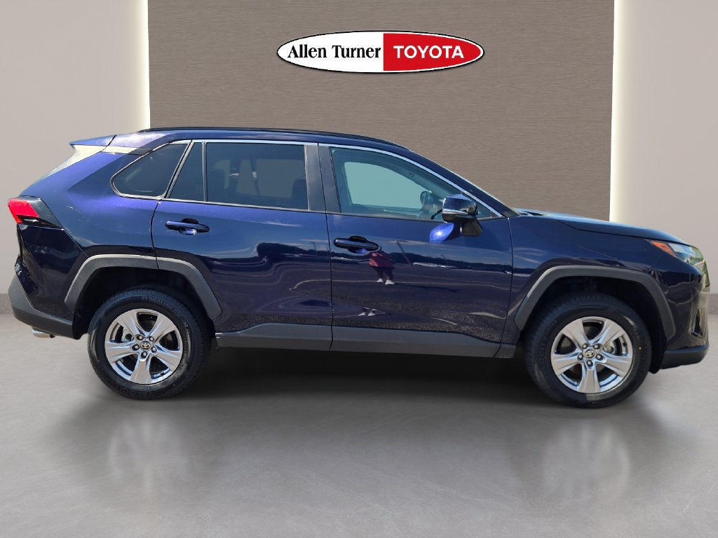 Used 2025 Toyota RAV4 XLE FWD image 5