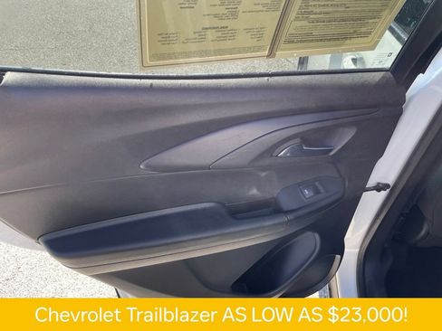 Used 2023 Chevrolet TrailBlazer LT FWD image 36