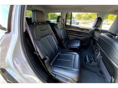 Used 2023 Jeep Grand Cherokee L Limited AWD/4WD image 25
