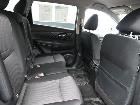 Used 2018 Nissan Rogue SV AWD/4WD image 10