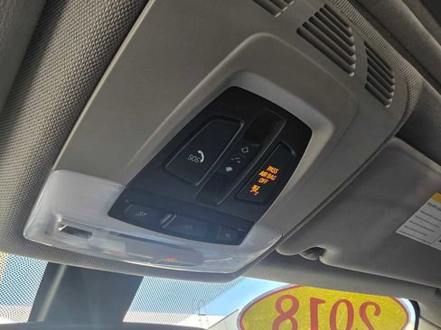 Used 2018 BMW 320i xDrive 320i xDrive image 34