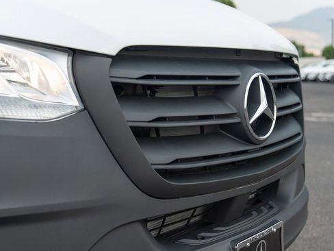 Used 2024 Mercedes-Benz Sprinter 2500 image 14