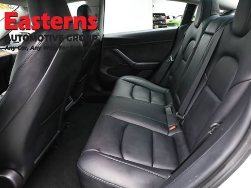Used 2023 Tesla Model 3 Standard Range image 17