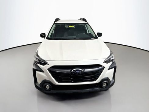 Used 2025 Subaru Outback Premium AWD/4WD image 2