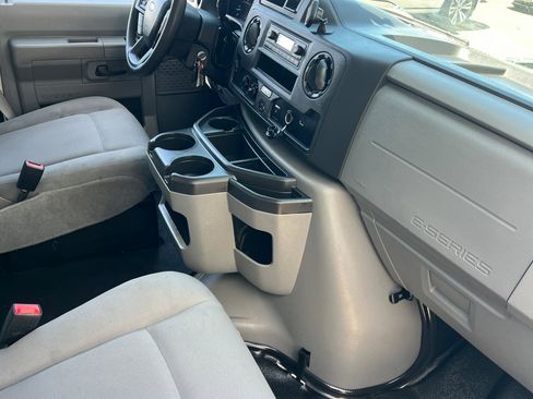 Used 2022 Ford E-450 and Econoline 450 Super Duty w/ Power Windows & Locks Group image 17