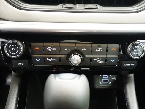 New 2026 Jeep Compass Limited image 40