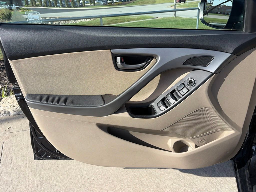 Used 2015 Hyundai Elantra SE w/ Option Group 02 FWD image 40