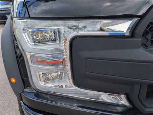 Used 2018 Ford F150 Lariat w/ Equipment Group 502A Luxury AWD/4WD image 9