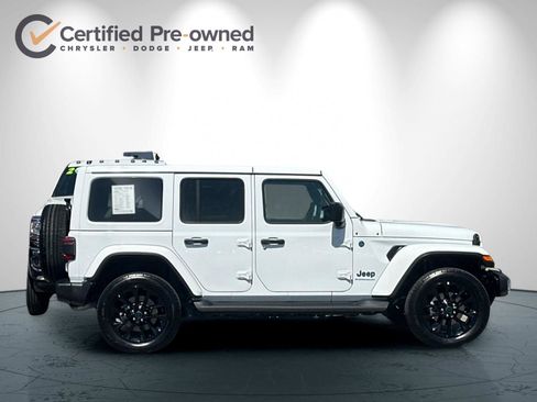 Used 2025 Jeep Wrangler Unlimited Sahara AWD/4WD image 3
