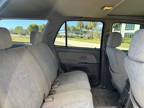 Used 2000 Toyota 4Runner SR5 image 32