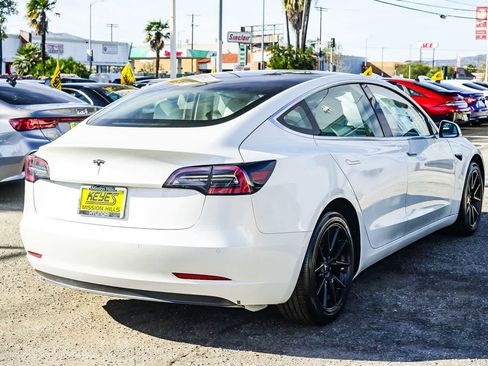 Used 2020 Tesla Model 3 Standard Range image 4
