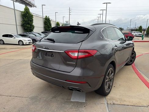 Used 2017 Maserati Levante w/ Sport Package AWD/4WD image 4