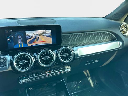 Used 2025 Mercedes-Benz GLB 250 image 27