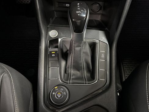 Certified 2024 Volkswagen Tiguan SE AWD/4WD image 38