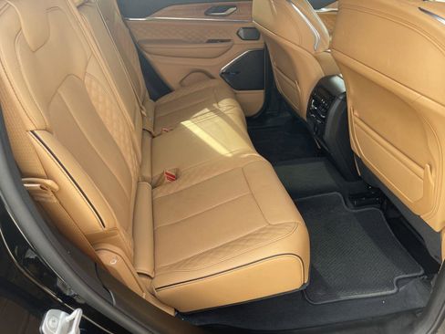 Used 2025 Jeep Grand Cherokee Summit image 31