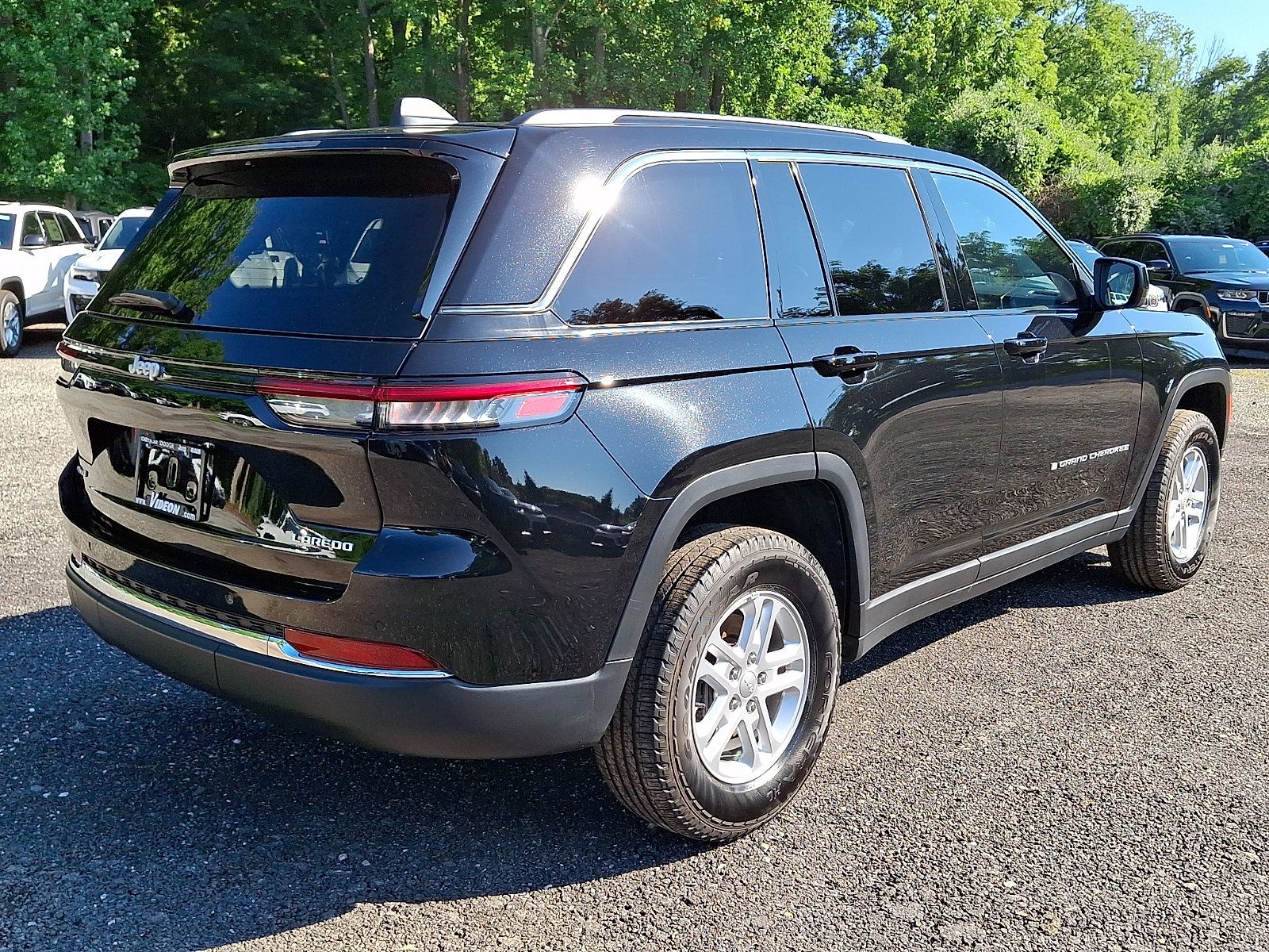 Certified 2025 Jeep Grand Cherokee Laredo w/ Luxury Tech Group I AWD/4WD image 6