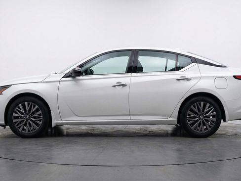Used 2025 Nissan Altima 2.5 SV image 4