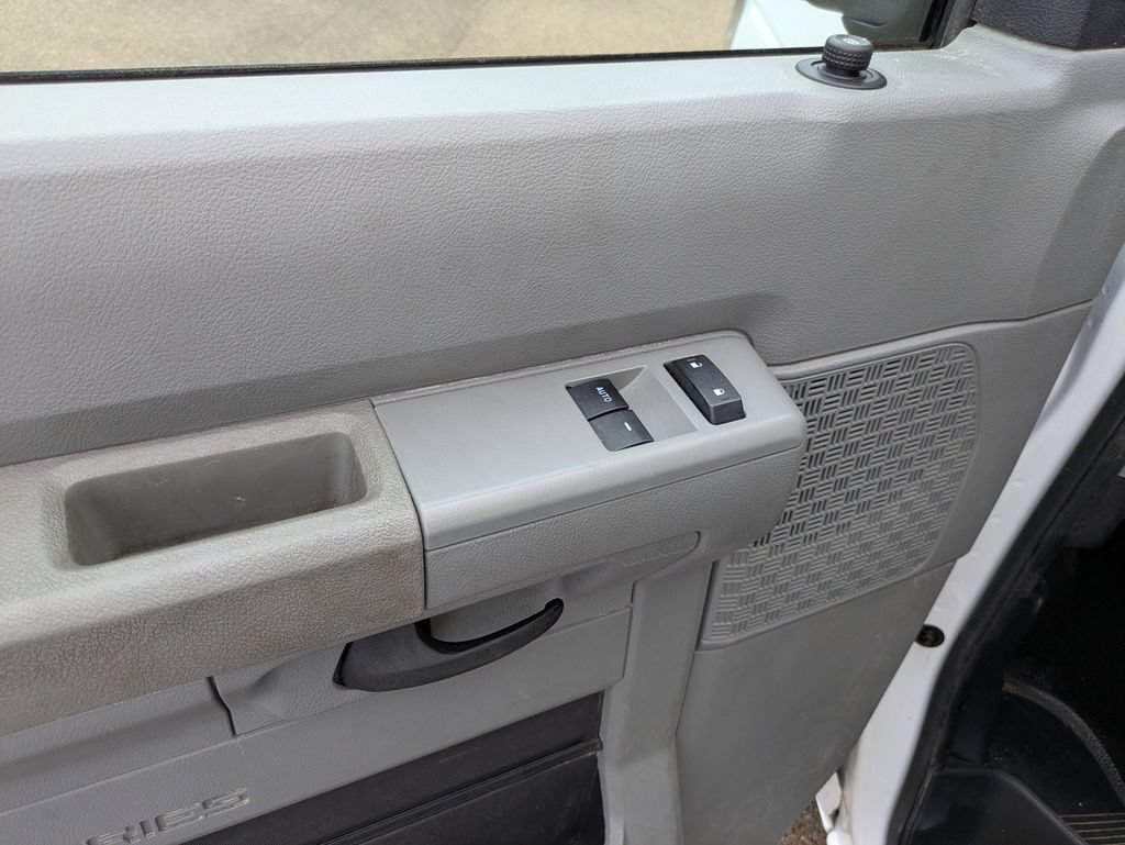 Used 2024 Ford E-350 and Econoline 350 Super Duty w/ Driver's Safety Package RWD image 9