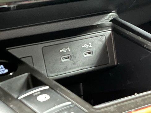 Used 2025 Nissan Kicks SR w/ SR Premium Package image 12