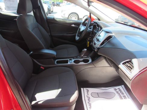 Used 2018 Chevrolet Cruze LS FWD image 11