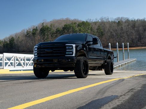 Used 2025 Ford F250 Platinum w/ Platinum Plus Package AWD/4WD image 5