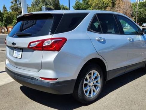 Used 2019 Chevrolet Equinox LS image 3