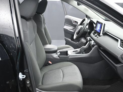Used 2025 Toyota RAV4 XLE FWD image 25