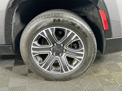 Used 2024 Jeep Wagoneer Series II w/ Flexible Seating Group image 34