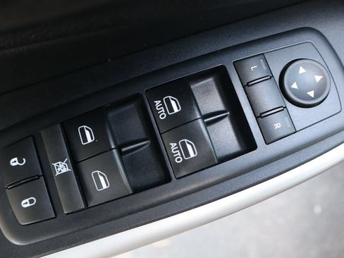 Used 2017 Jeep Cherokee Trailhawk AWD/4WD image 27