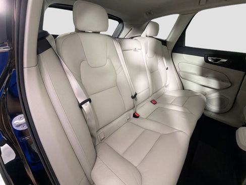 Certified 2023 Volvo XC60 B5 Plus w/ Climate Package image 27