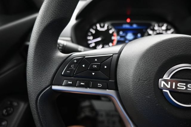Used 2025 Nissan Altima 2.5 SV FWD image 14