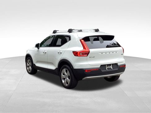 Used 2020 Volvo XC40 T5 Momentum image 8