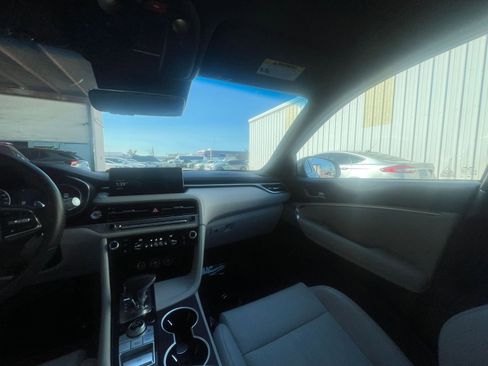 Used 2025 Genesis G70 2.5T image 35