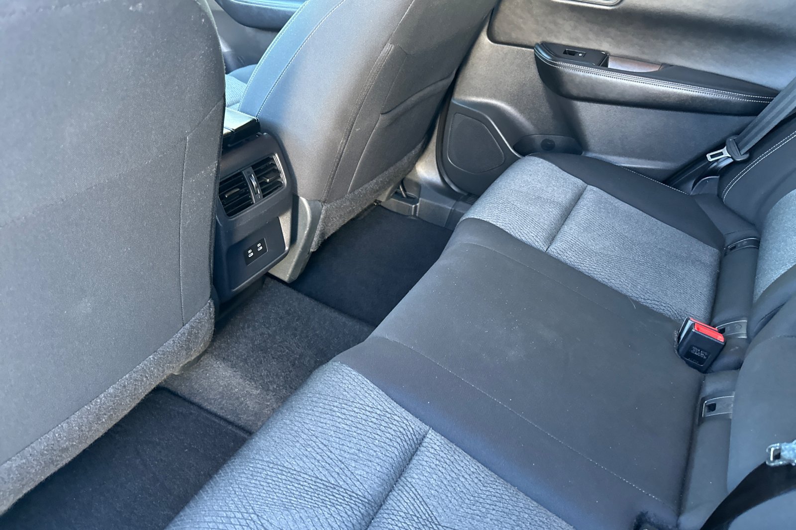 Used 2025 Nissan Rogue SV AWD/4WD image 13