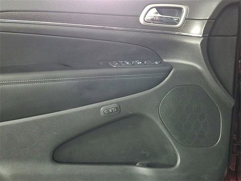 Used 2018 Jeep Grand Cherokee Limited image 14
