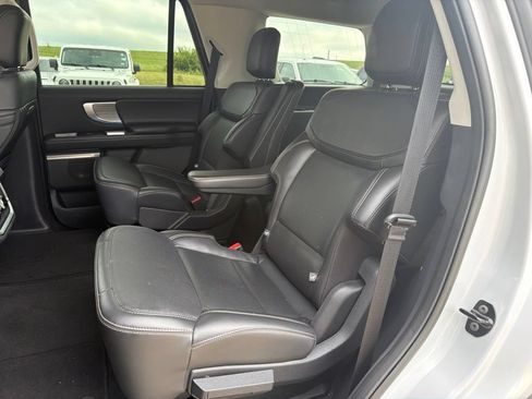Used 2025 Ford Expedition Platinum AWD/4WD image 10