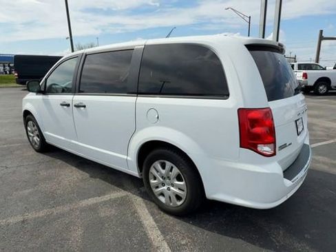 Used 2020 Dodge Grand Caravan SE w/ UConnect Hands-Free Group FWD image 6