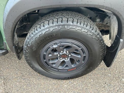 Used 2025 Nissan Frontier Pro-X RWD image 9