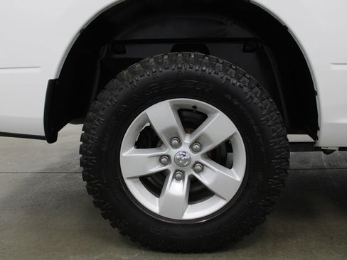Used 2017 RAM 1500 Express AWD/4WD image 5