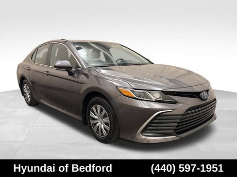 Used 2023 Toyota Camry LE FWD image 3