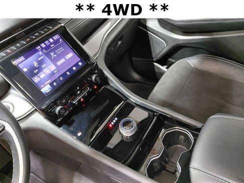 Used 2022 Jeep Grand Cherokee Altitude AWD/4WD image 5