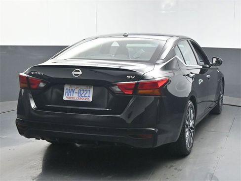 Used 2024 Nissan Altima 2.5 SV image 7