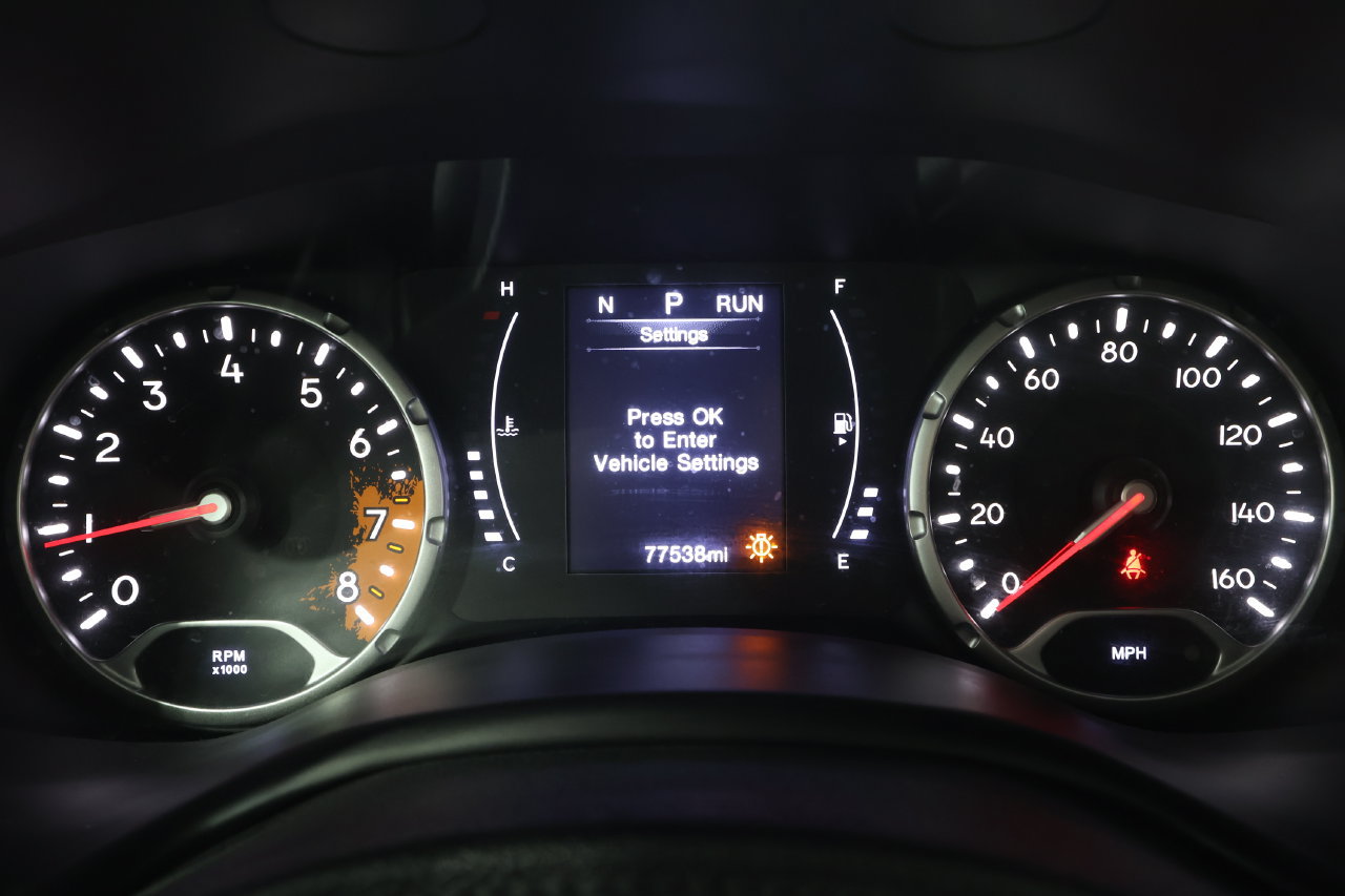 Used 2018 Jeep Renegade Latitude w/ Cold Weather Group AWD/4WD image 8