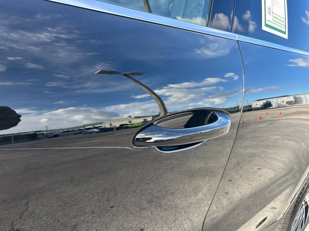 Used 2025 Porsche Cayenne AWD/4WD image 21
