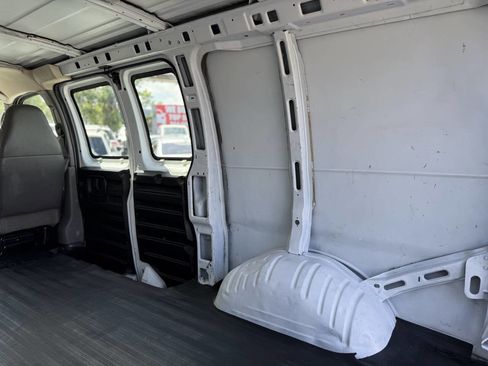 Used 2005 Chevrolet Express 2500 RWD image 15