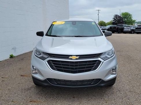 Used 2021 Chevrolet Equinox LS w/ LS Convenience Package FWD image 3