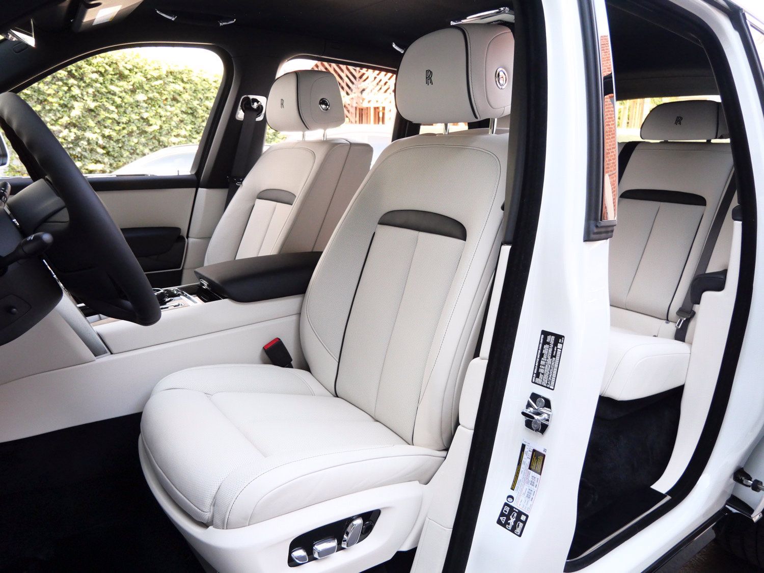 Certified 2025 Rolls-Royce Cullinan AWD/4WD image 24