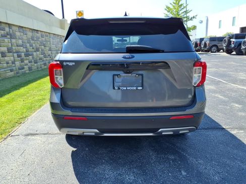 Used 2021 Ford Explorer XLT w/ Equipment Group 202A AWD/4WD image 9