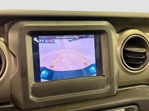 Used 2021 Jeep Gladiator Sport image 13